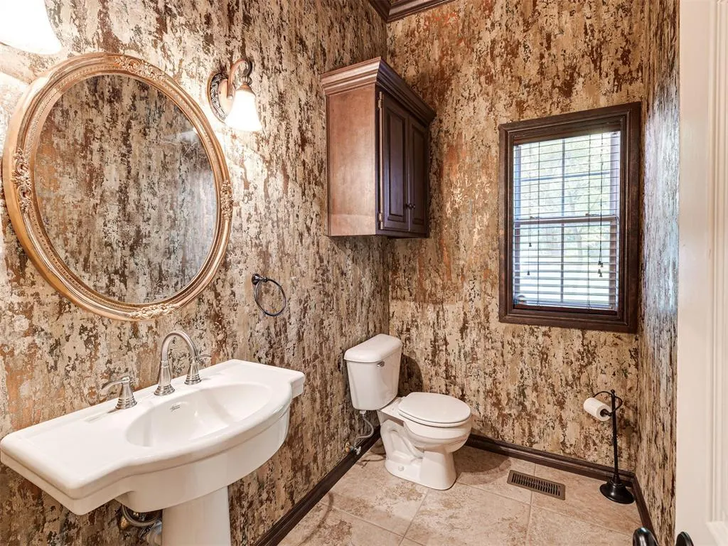 Photo 30 — 8925 Oakmont Drive, Oklahoma City, OK 73131