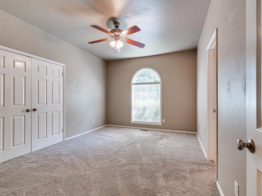 Photo 31 — 8925 Oakmont Drive, Oklahoma City, OK 73131
