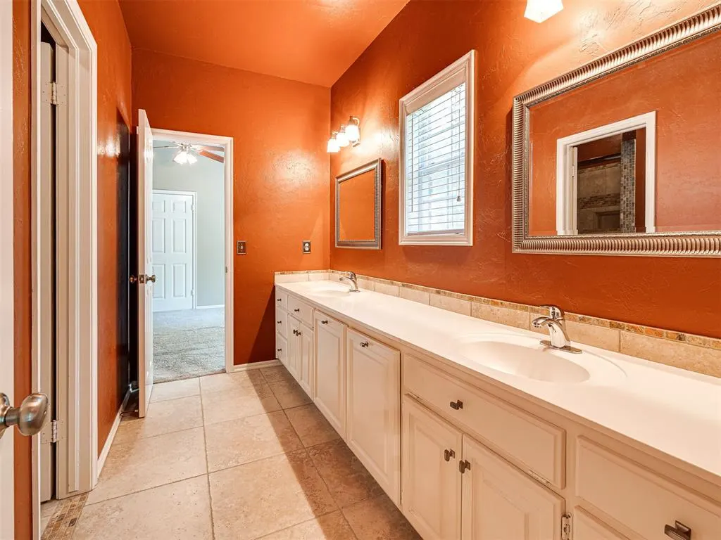 Photo 32 — 8925 Oakmont Drive, Oklahoma City, OK 73131