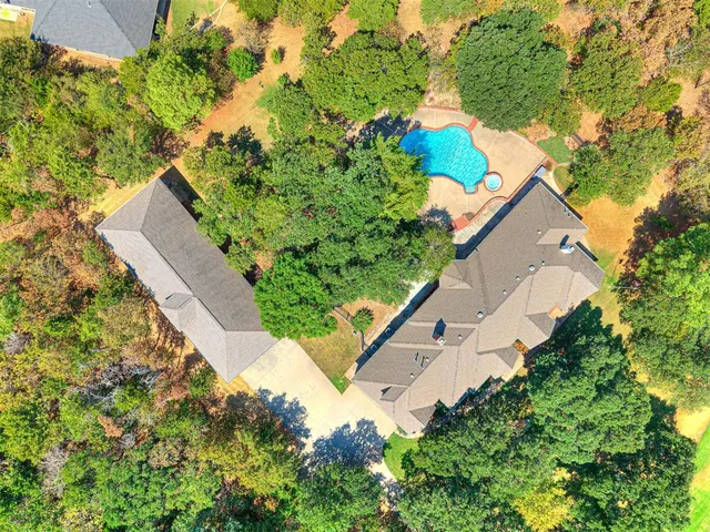 Photo 2 — 8925 Oakmont Drive, Oklahoma City, OK 73131