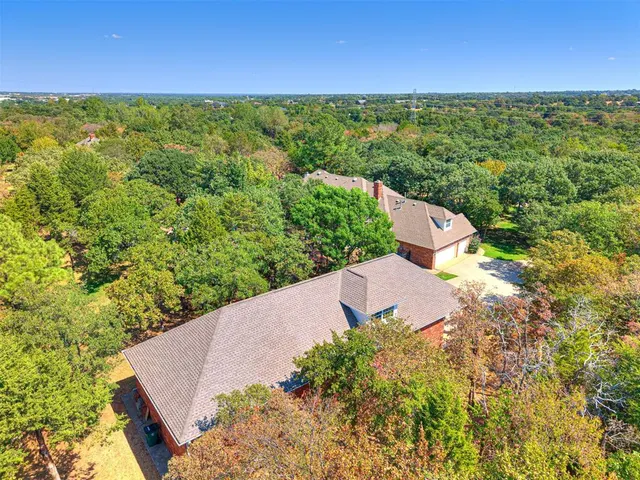 Photo 3 — 8925 Oakmont Drive, Oklahoma City, OK 73131