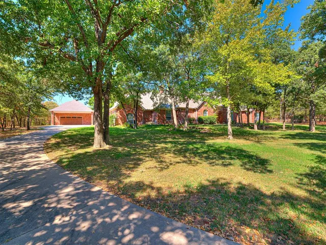 Photo 5 — 8925 Oakmont Drive, Oklahoma City, OK 73131