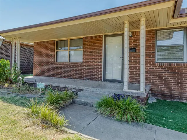 Photo 2 — 132 E Jarman Drive, Oklahoma City, OK 73110