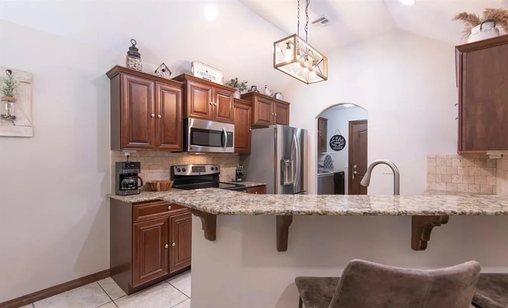 Photo 8 — 556 Montana Street, Jones, OK 73049