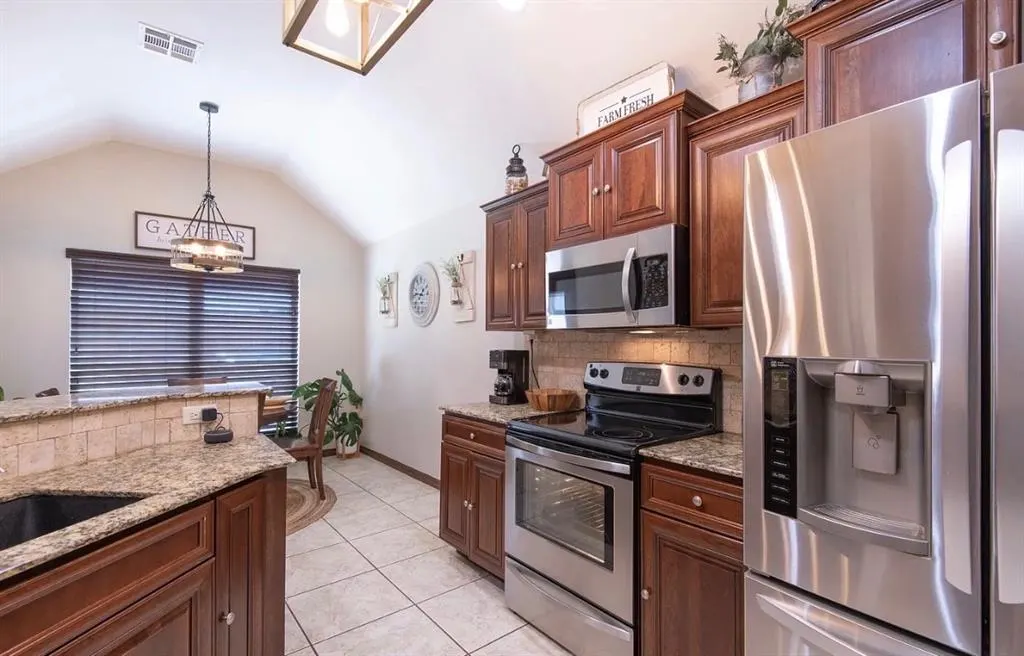 Photo 10 — 556 Montana Street, Jones, OK 73049