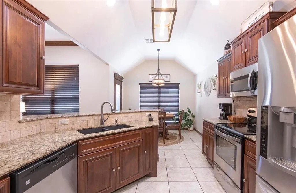 Photo 12 — 556 Montana Street, Jones, OK 73049