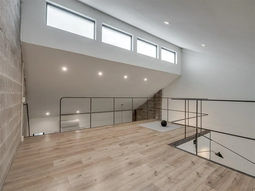 Photo 42 — 915 NW 7th Street 204, Oklahoma City, OK 73106