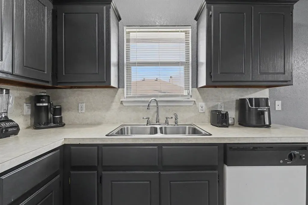 Photo 6 — 809 NW 18th Street, Moore, OK 73160