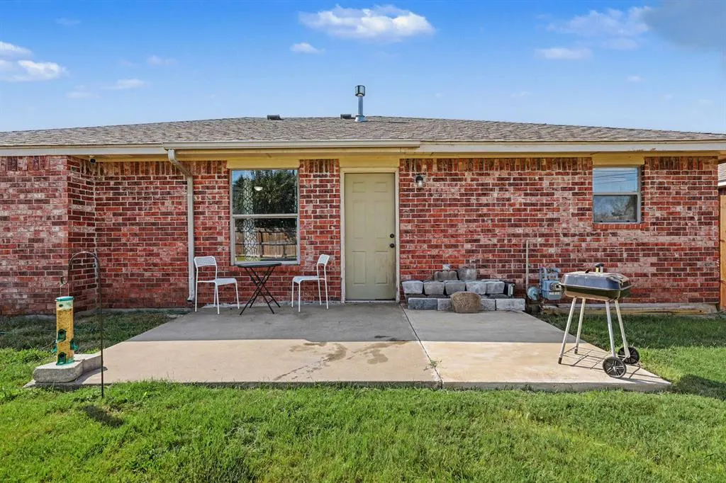 Photo 18 — 809 NW 18th Street, Moore, OK 73160
