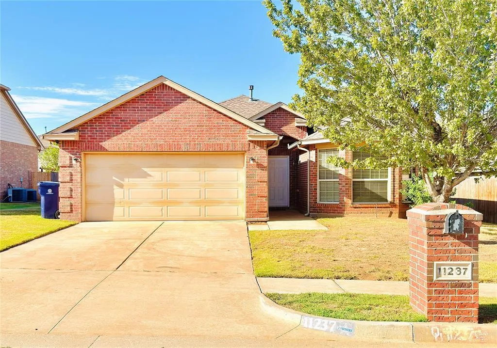 Front exterior — 11237 NW 97th Street, Yukon, OK 73099