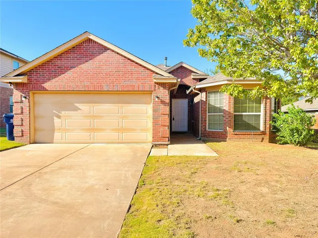 Photo 2 — 11237 NW 97th Street, Yukon, OK 73099