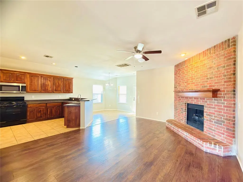 Photo 4 — 11237 NW 97th Street, Yukon, OK 73099