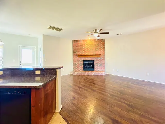 Photo 5 — 11237 NW 97th Street, Yukon, OK 73099