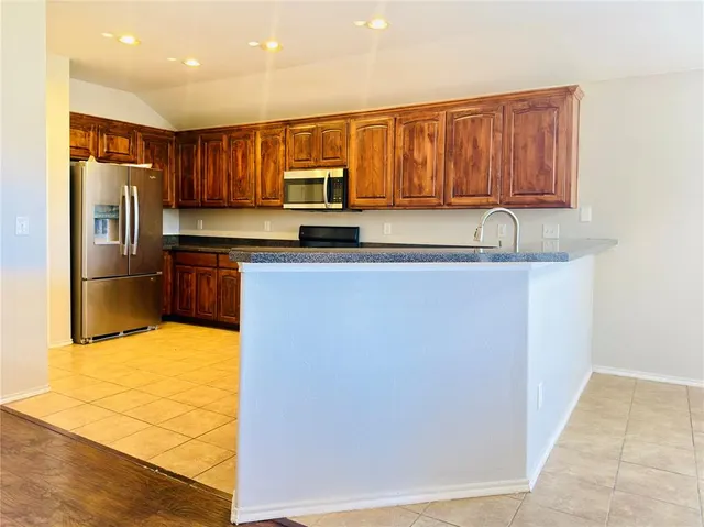 Photo 7 — 11237 NW 97th Street, Yukon, OK 73099