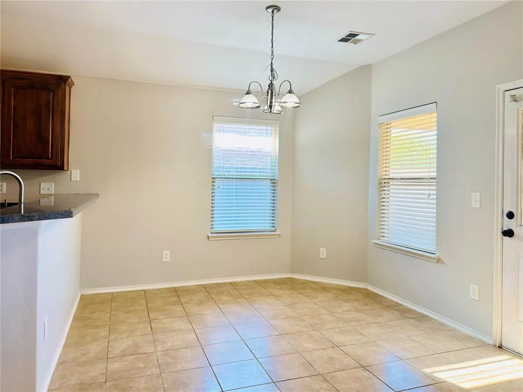 Photo 8 — 11237 NW 97th Street, Yukon, OK 73099