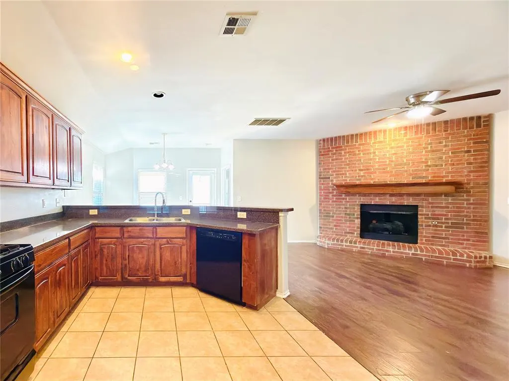 Photo 11 — 11237 NW 97th Street, Yukon, OK 73099