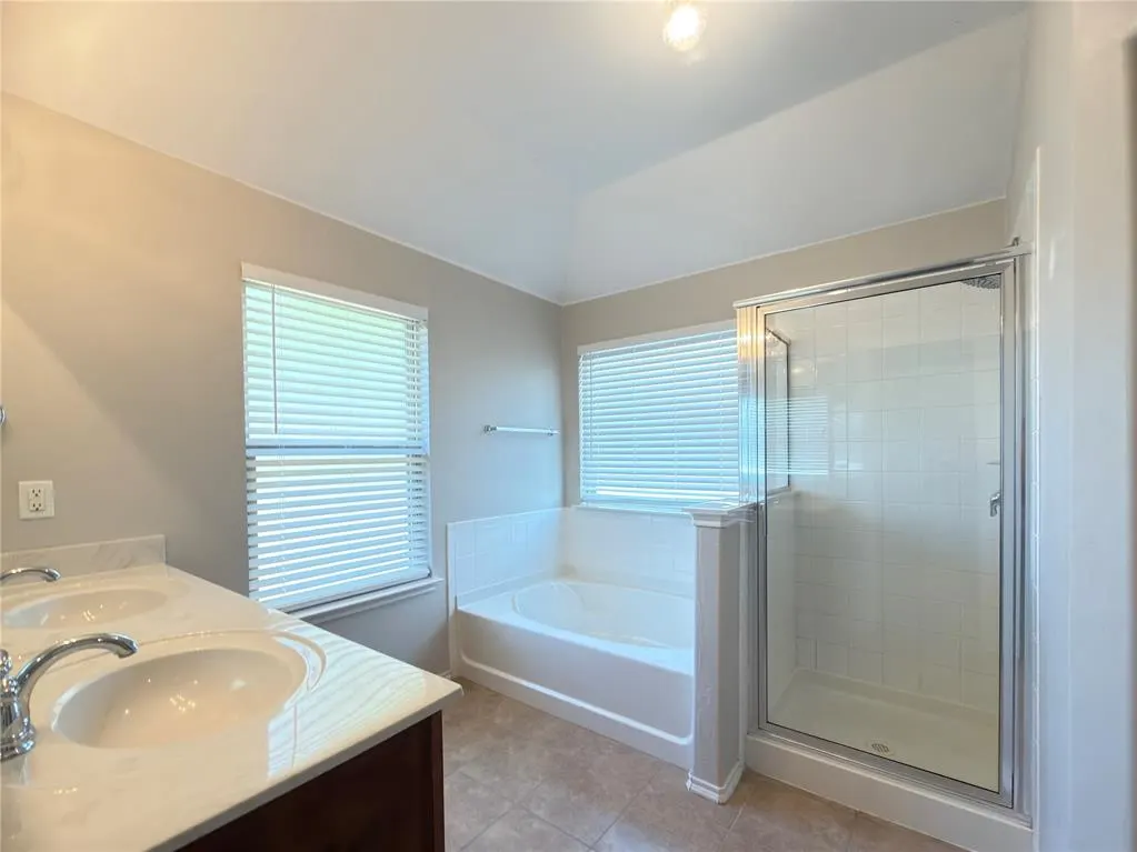 Photo 16 — 11237 NW 97th Street, Yukon, OK 73099