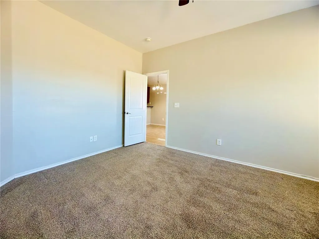 Photo 24 — 11237 NW 97th Street, Yukon, OK 73099