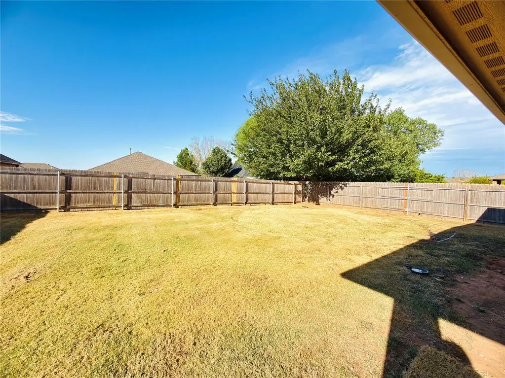 Photo 38 — 11237 NW 97th Street, Yukon, OK 73099