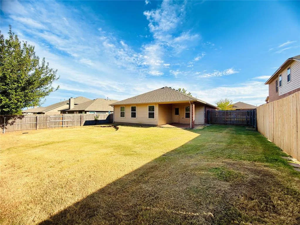 Photo 39 — 11237 NW 97th Street, Yukon, OK 73099