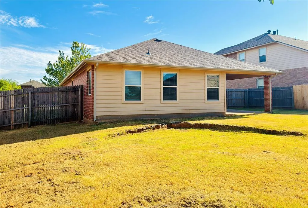 Photo 41 — 11237 NW 97th Street, Yukon, OK 73099