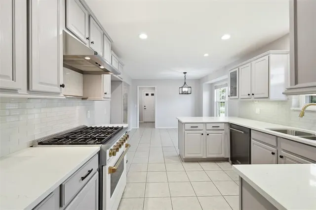 Photo 6 — 11817 W Edgemont Circle, Oklahoma City, OK 73162