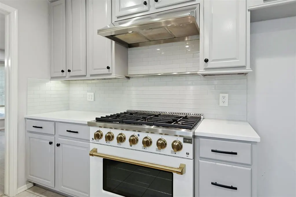 Photo 9 — 11817 W Edgemont Circle, Oklahoma City, OK 73162