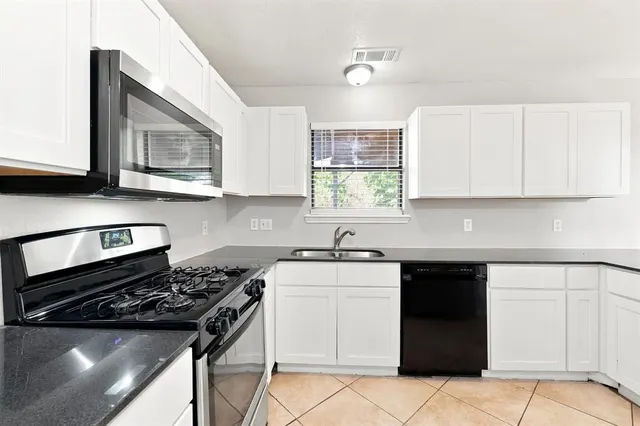 Photo 4 — 4004 Night Hawk Drive, Norman, OK 73072
