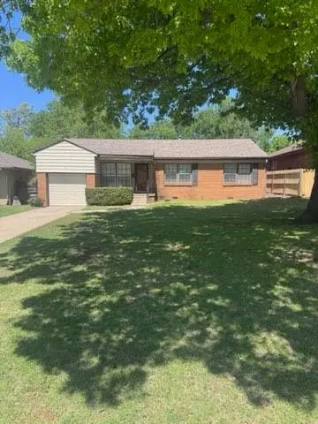 Front exterior — 1103 bedford Drive, Nichols Hills, OK 73116
