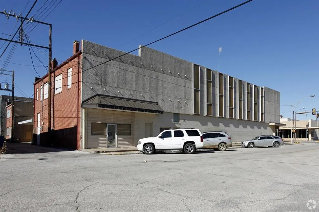 Photo 3 — 121 E Main Street, Shawnee, OK 74801