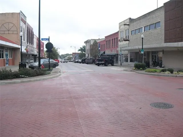 Photo 4 — 121 E Main Street, Shawnee, OK 74801