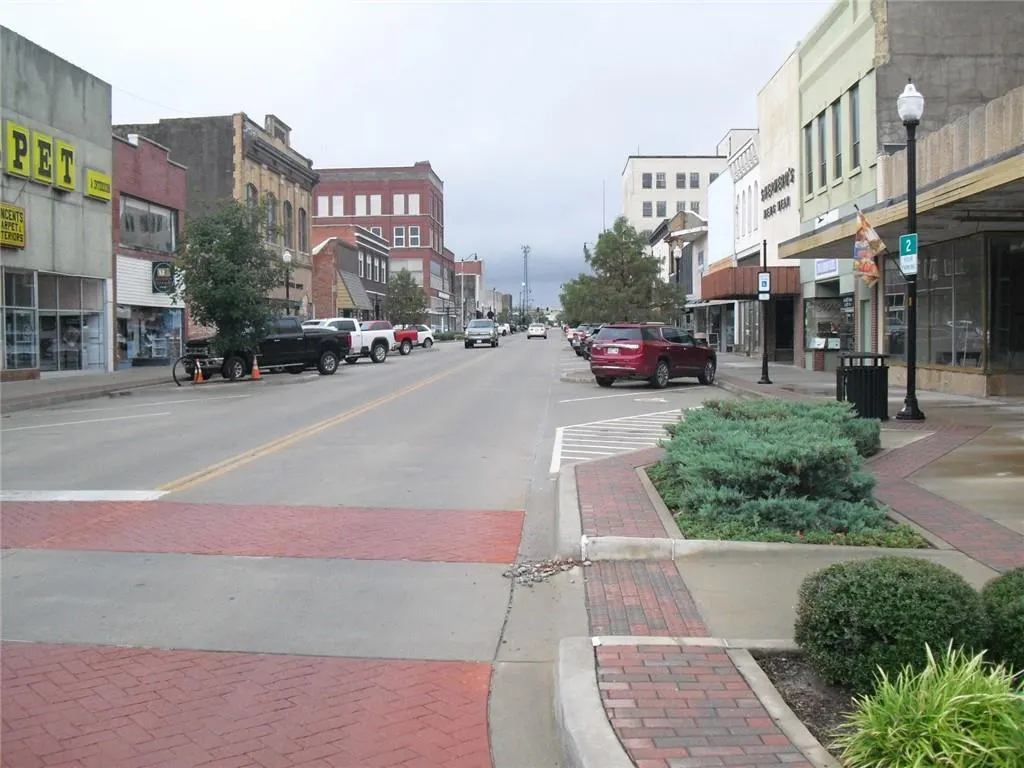 Photo 5 — 121 E Main Street, Shawnee, OK 74801
