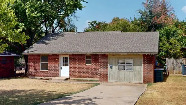 Photo 2 — 121 W Clegern Avenue, Edmond, OK 73003