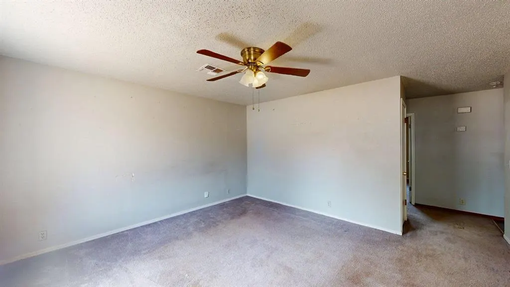 Photo 4 — 121 W Clegern Avenue, Edmond, OK 73003