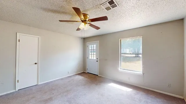 Photo 5 — 121 W Clegern Avenue, Edmond, OK 73003
