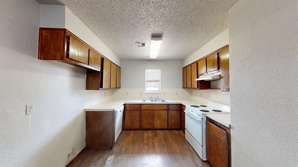 Photo 7 — 121 W Clegern Avenue, Edmond, OK 73003