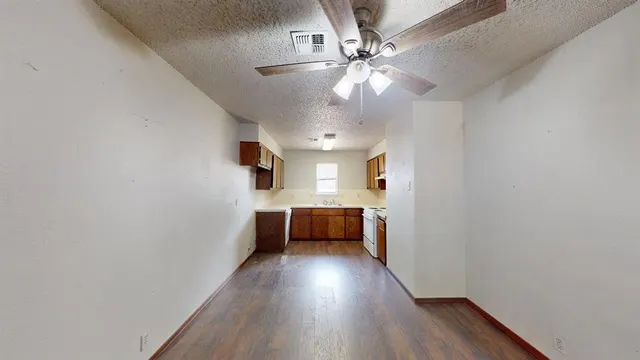 Photo 8 — 121 W Clegern Avenue, Edmond, OK 73003
