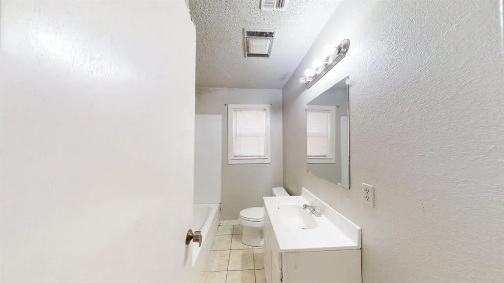 Photo 10 — 121 W Clegern Avenue, Edmond, OK 73003