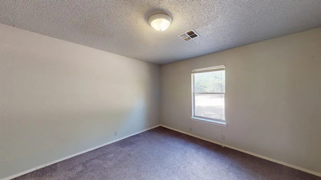 Photo 11 — 121 W Clegern Avenue, Edmond, OK 73003