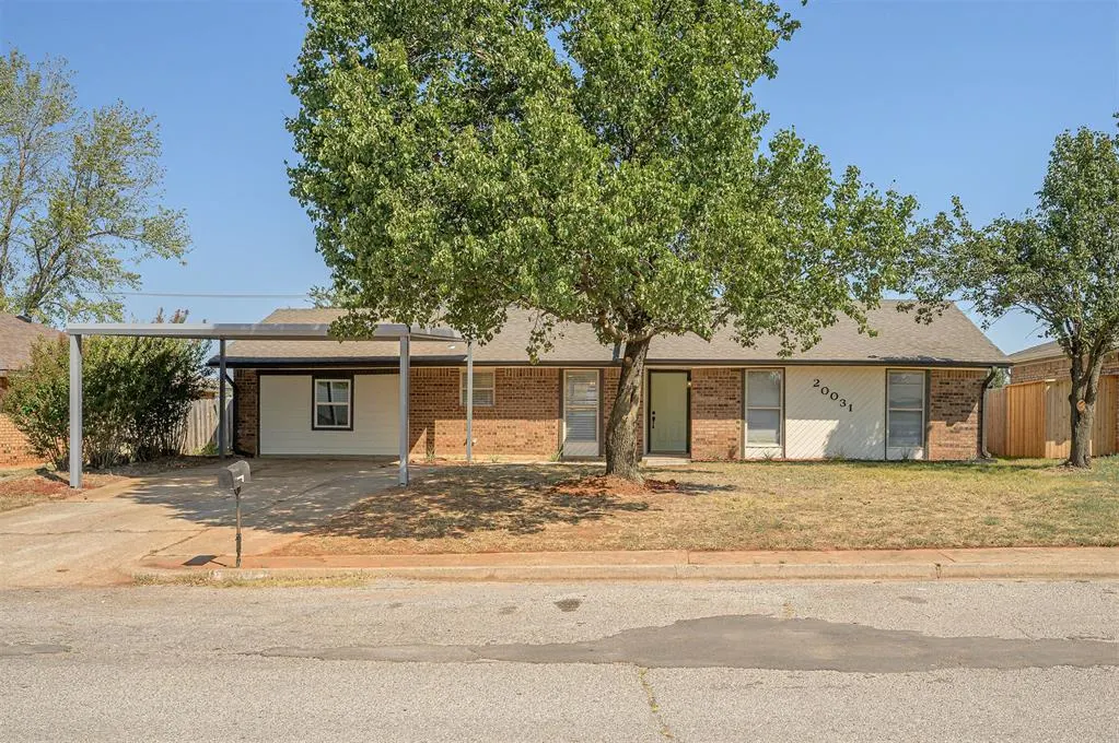 Front exterior — 20031 Timberidge Road, Harrah, OK 73045