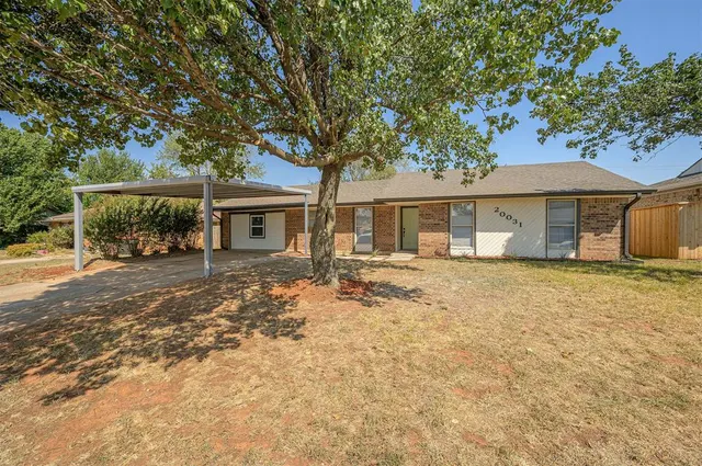 Photo 2 — 20031 Timberidge Road, Harrah, OK 73045