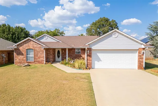 Photo 2 — 2204 Gray Dove Drive, Shawnee, OK 74804