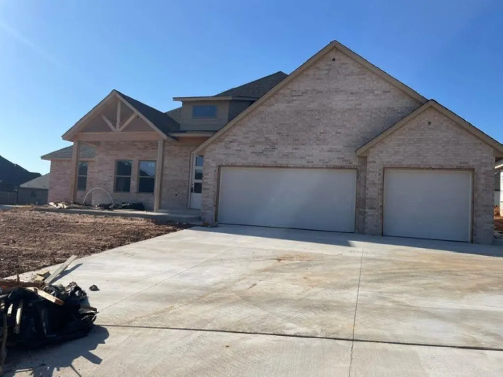Front exterior — 11520 NW 104th Street, Yukon, OK 73099