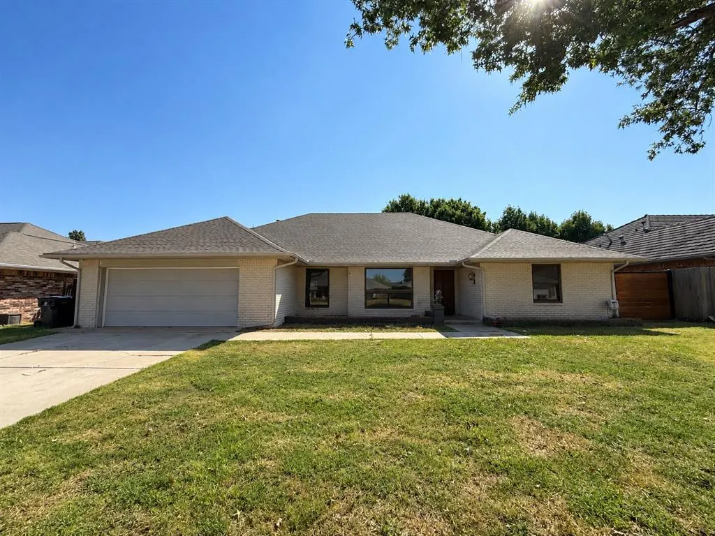 Photo 2 — 13400 Apple Valley Drive, Oklahoma City, OK 73120