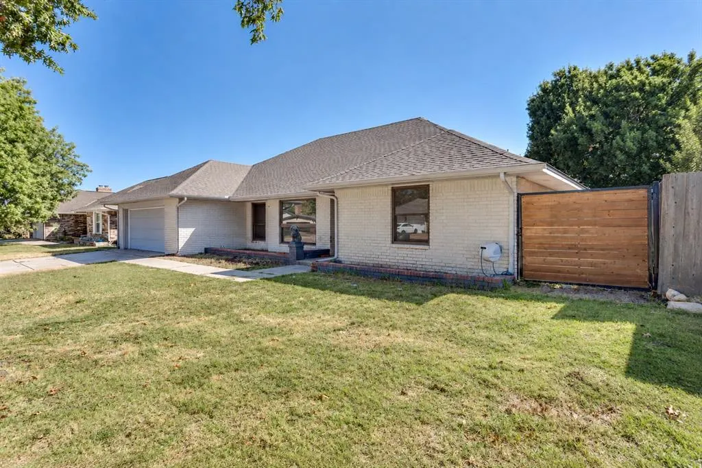 Photo 3 — 13400 Apple Valley Drive, Oklahoma City, OK 73120