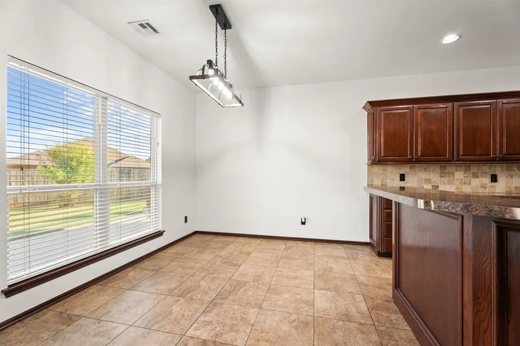 Photo 7 — 10925 NW 118th Street, Yukon, OK 73099