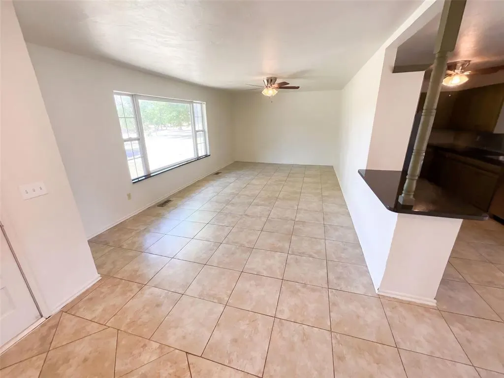 Photo 3 — 5320 Beverly Drive, Guthrie, OK 73044