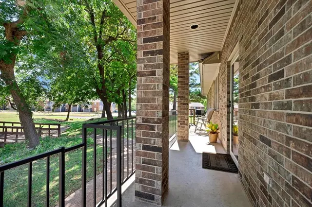 Photo 4 — 330 Woodcreek Road, Edmond, OK 73034