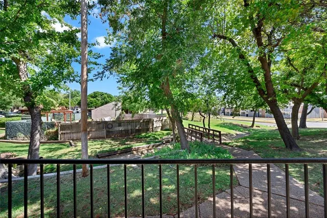 Photo 5 — 330 Woodcreek Road, Edmond, OK 73034