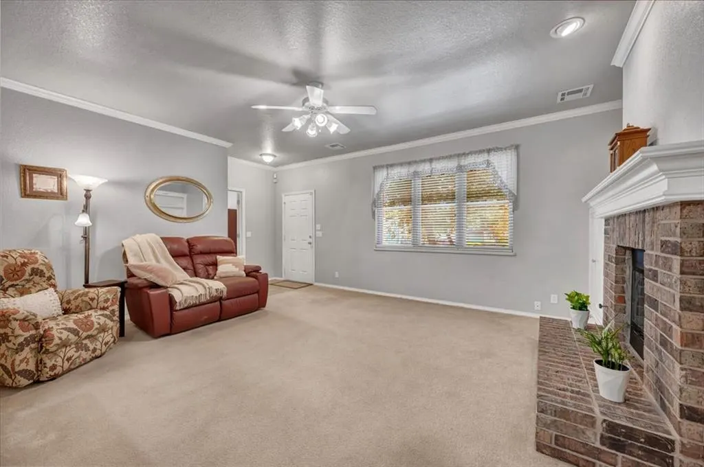Photo 13 — 330 Woodcreek Road, Edmond, OK 73034